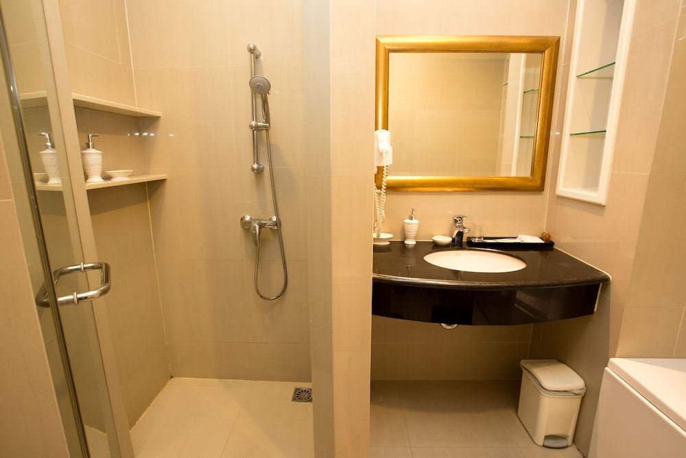 undefined Hope Land Hotel Sukhumvit 46/1 9