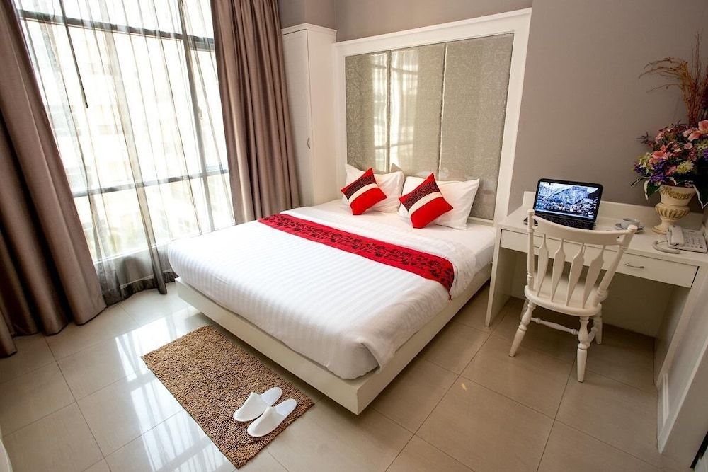 undefined Hope Land Hotel Sukhumvit 46/1 9