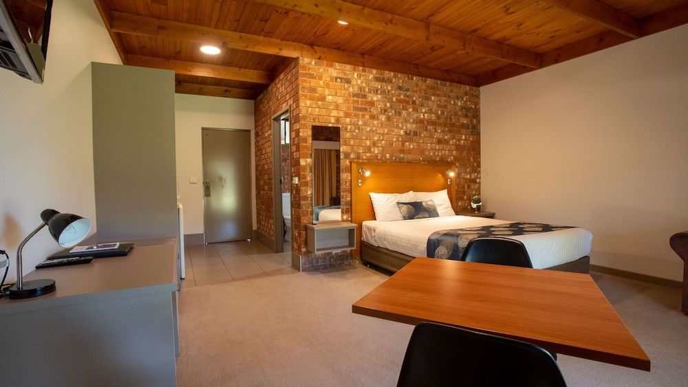 Studio, 1 Queen Bed, Accessible, River View