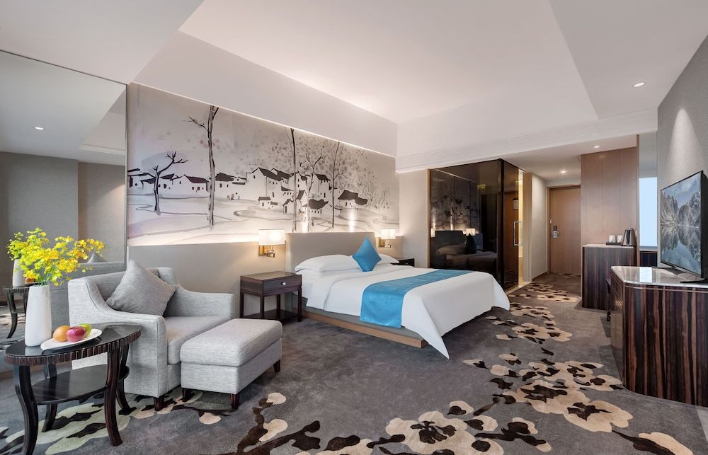 Deluxe Room, 1 King Bed(Complimentary Mini Bar and Night Snack)