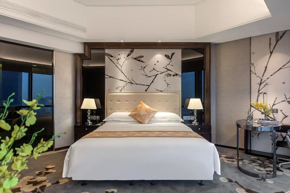 undefined Shenzhen Huaqiang Plaza Hotel 9