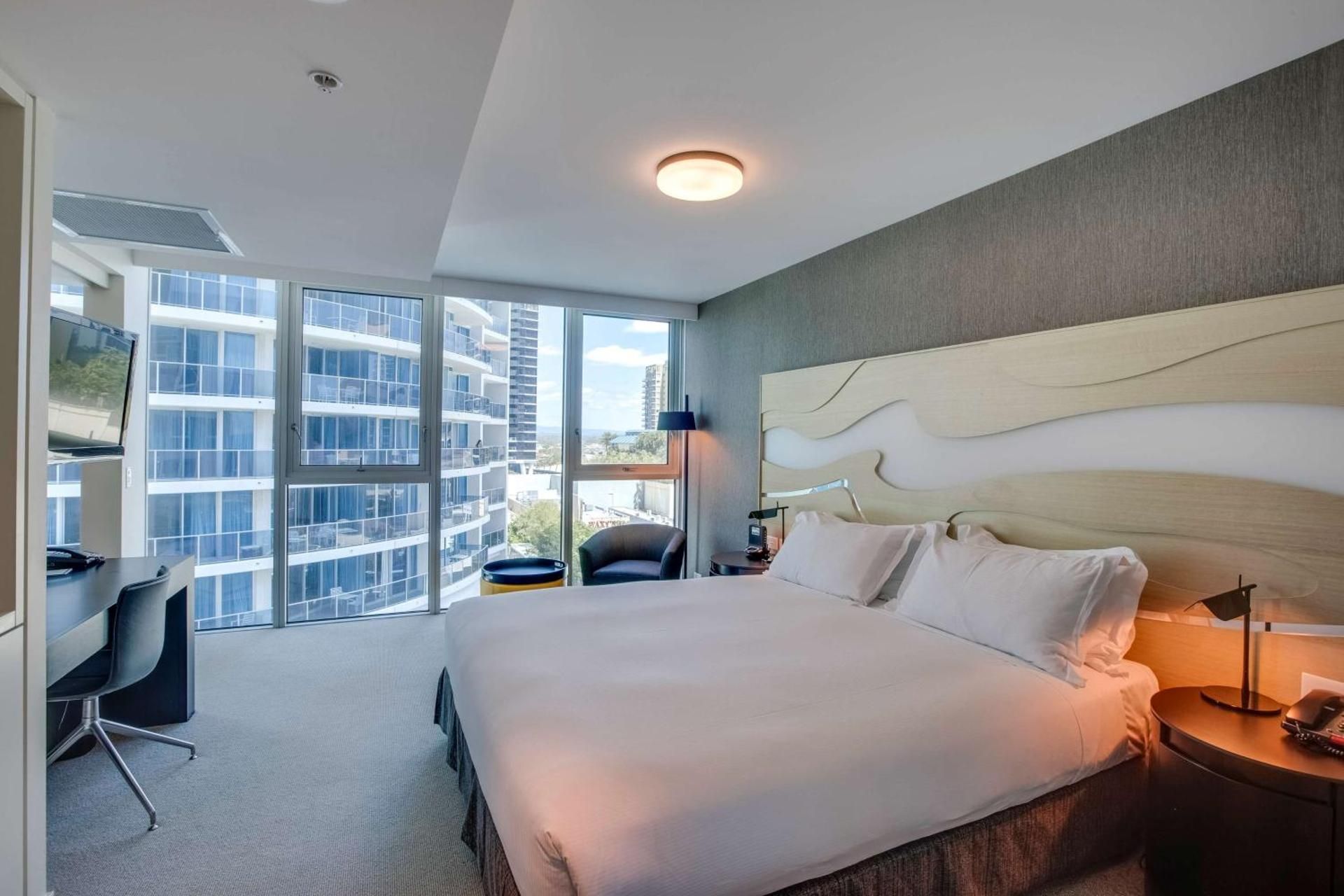 King Hilton Guestroom