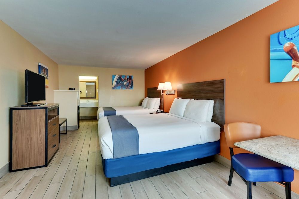 Captain's Quarters Inn Room, 2 Queen Beds (Preferred) 3