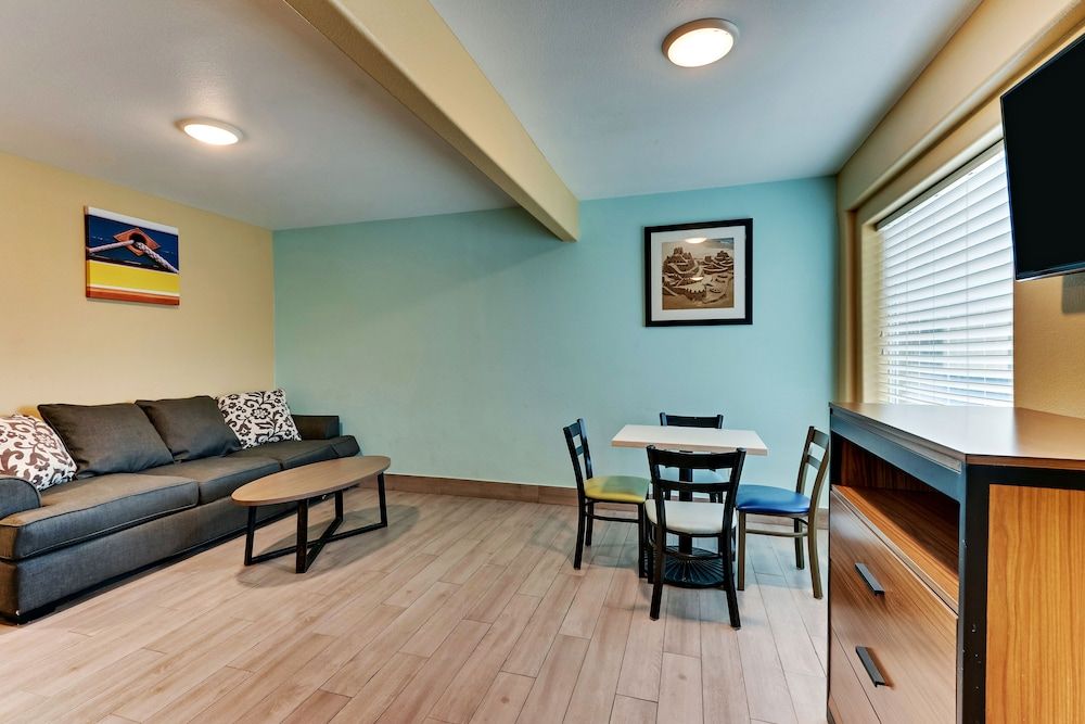 Captain's Quarters Inn Villa, 2 Bedrooms, Kitchenette 4