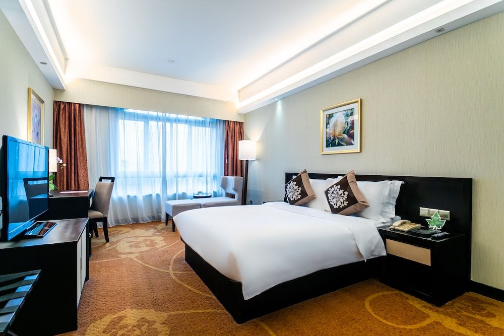 Superior Room (1 King Bed)