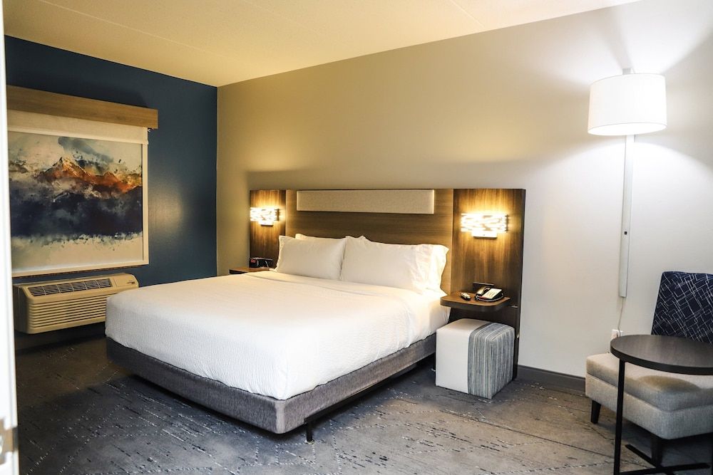 Suite, 1 King Bed, Accessible (Mobil, Tub)