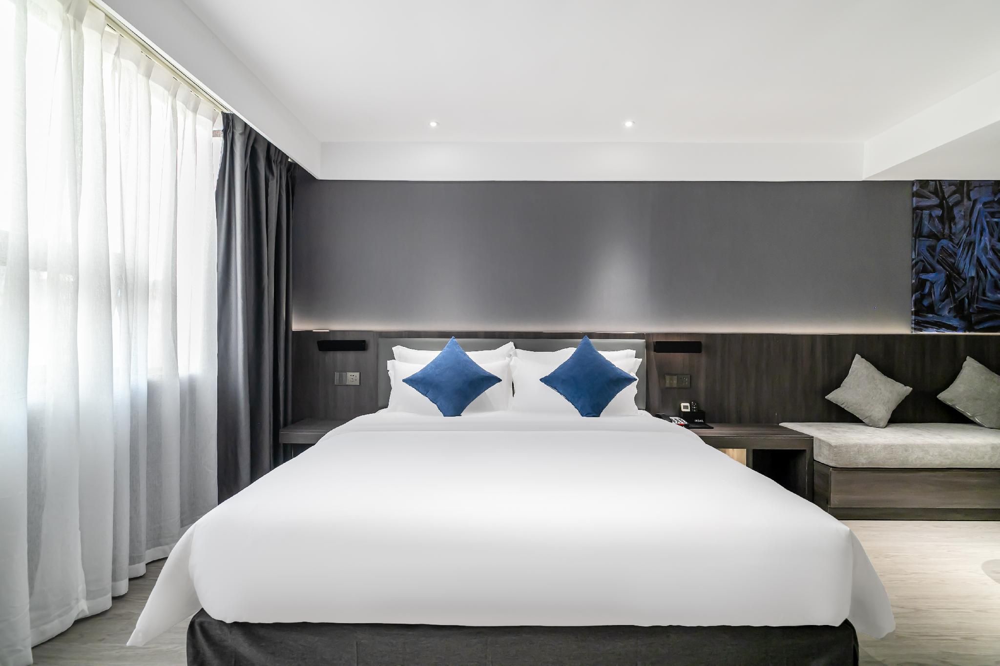 Huazhu - Deluxe Bed Room