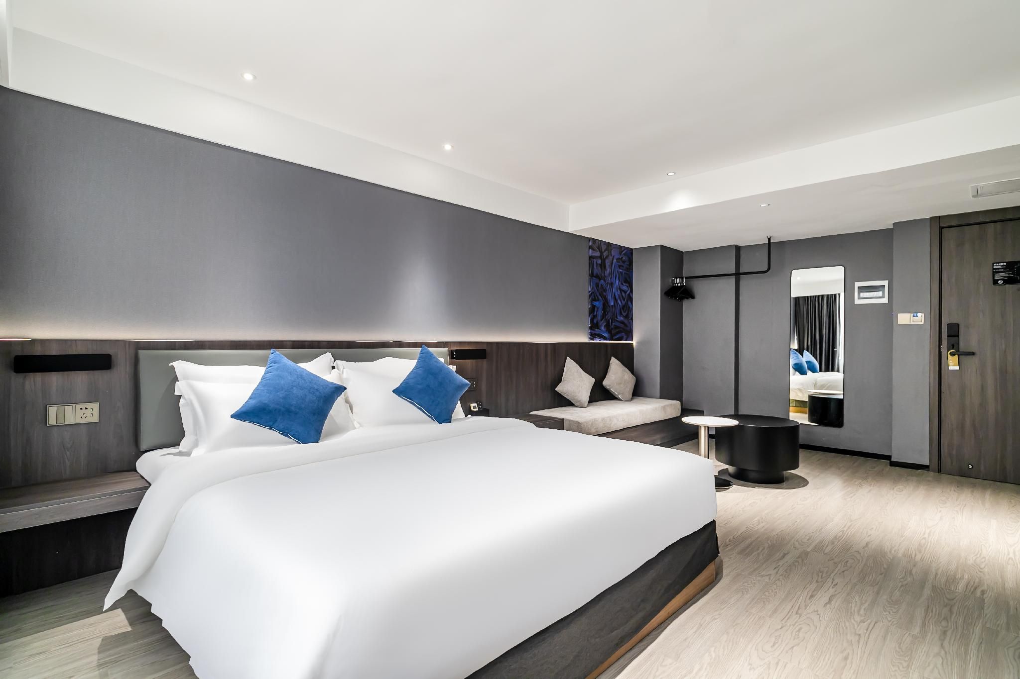 Huazhu - Deluxe Bed Room