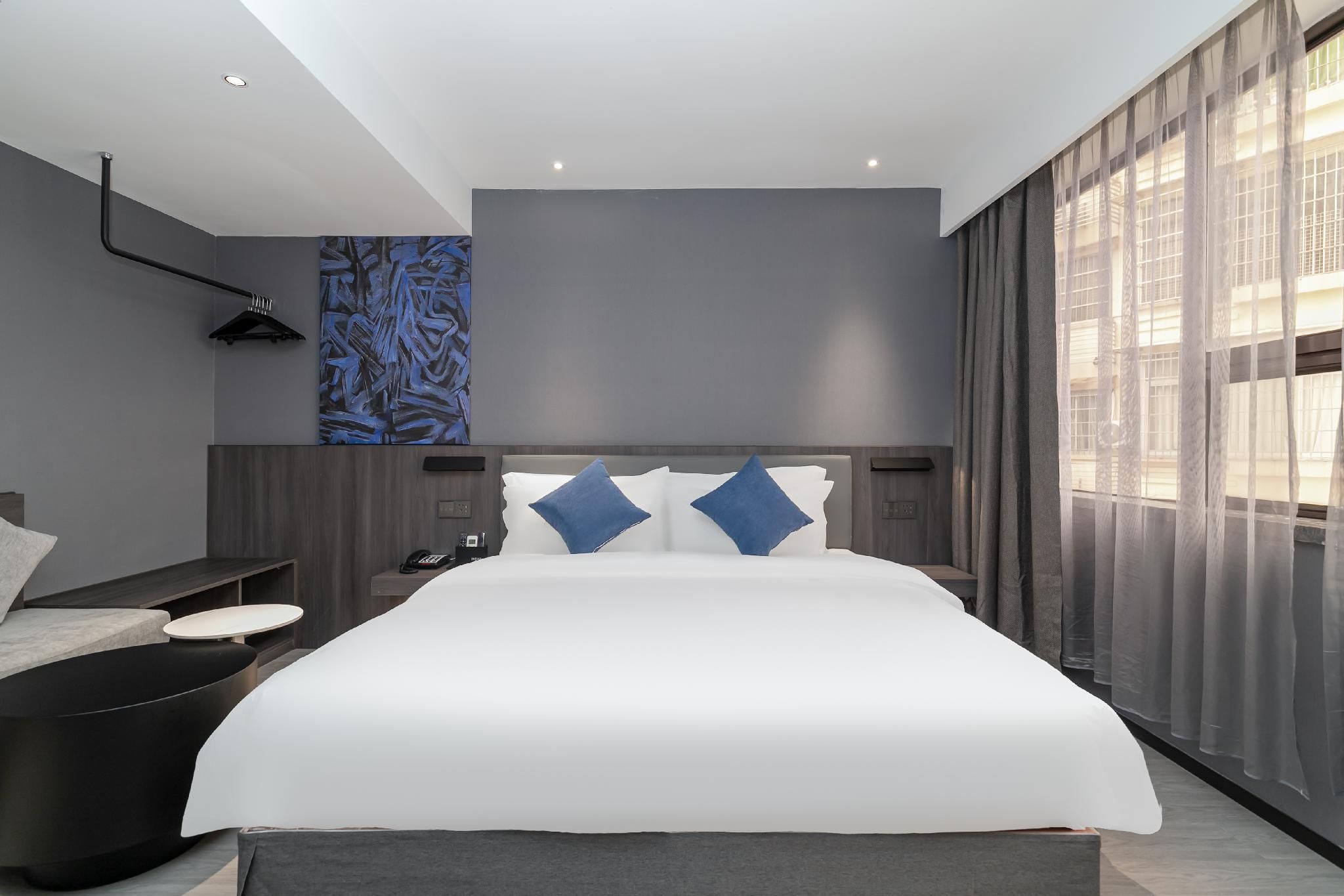 Business King Room