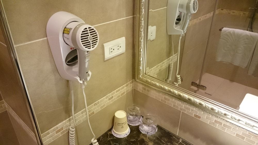 MRT Hotel Classic Double Room 4