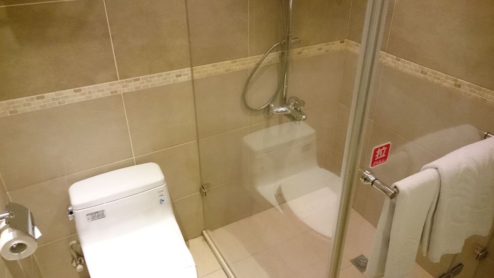 MRT Hotel Classic Double Room 5