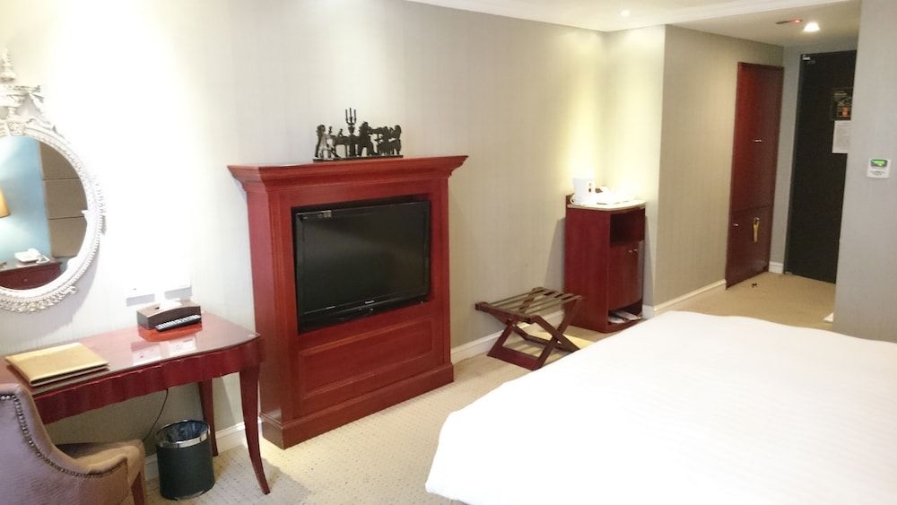 MRT Hotel Classic Double Room 7