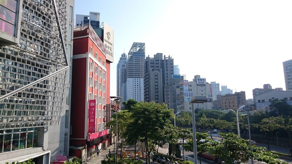 undefined MRT Hotel 8