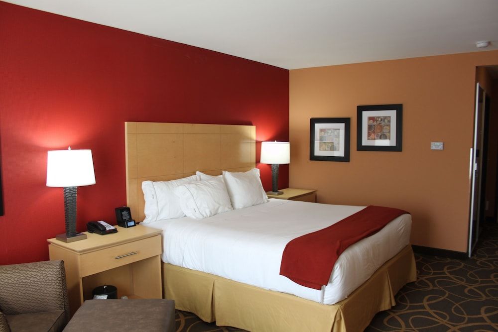 Standard Room, 1 King Bed, Accessible (Communications)