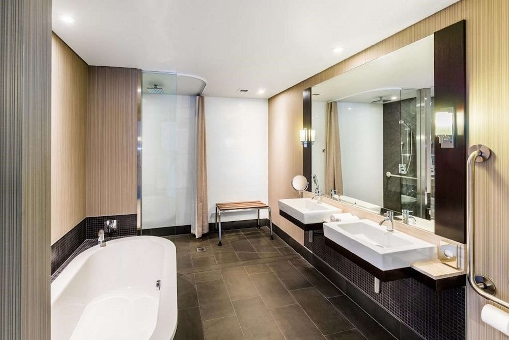 Hilton Queenstown Resort & Spa Room, 1 Queen Bed, Accessible 3