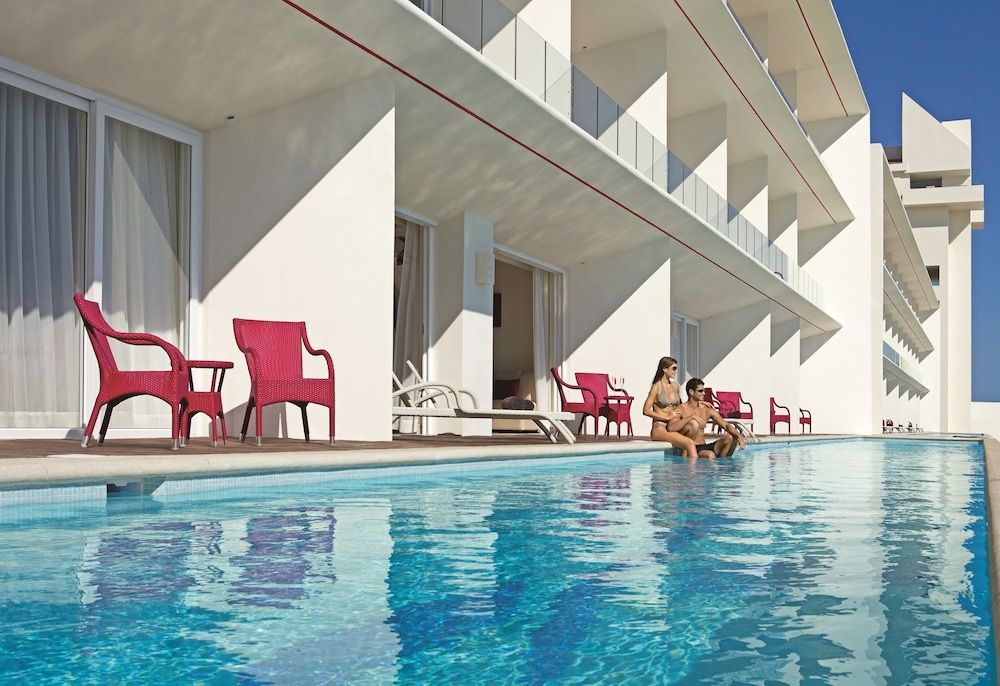Junior Suite, 1 King Bed (Preferred Club - Swim-out)