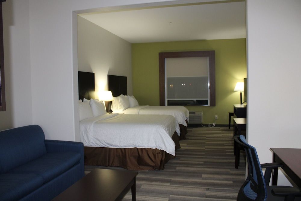 Suite, Multiple Beds (Addl Living Area)