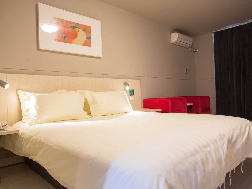 undefined Magnolia Hotel - Shanghai Henglong Plaza store 8