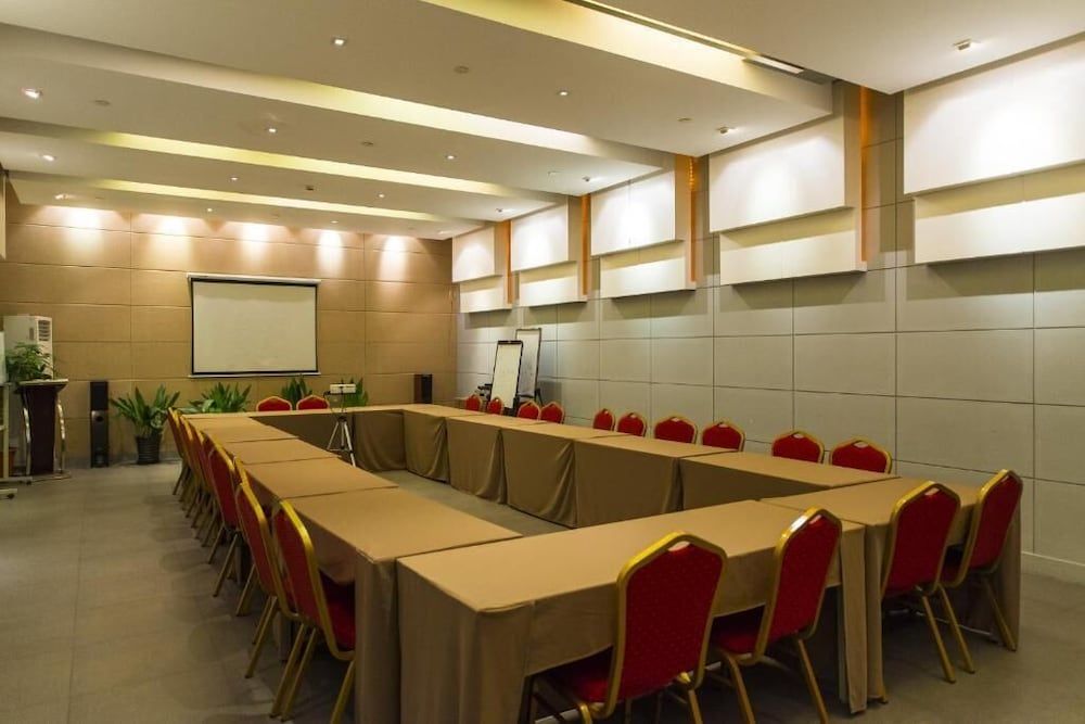 undefined Magnolia Hotel - Shanghai Henglong Plaza store 5