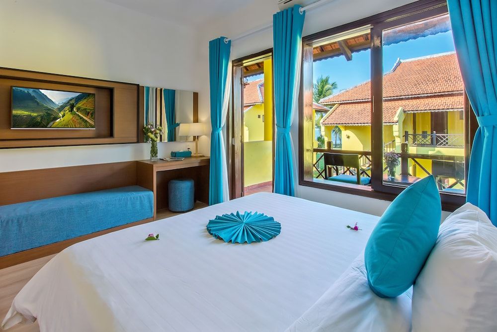 Tropical Beach Hoi An Resort Deluxe Twin Room, Garden View 2