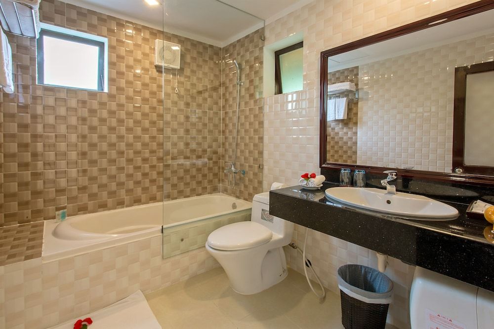 Tropical Beach Hoi An Resort Deluxe Twin Room, Garden View 5