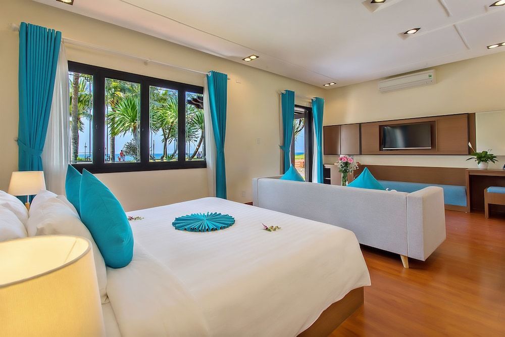 Tropical Beach Hoi An Resort Villa, 1 Bedroom, Ocean View 3