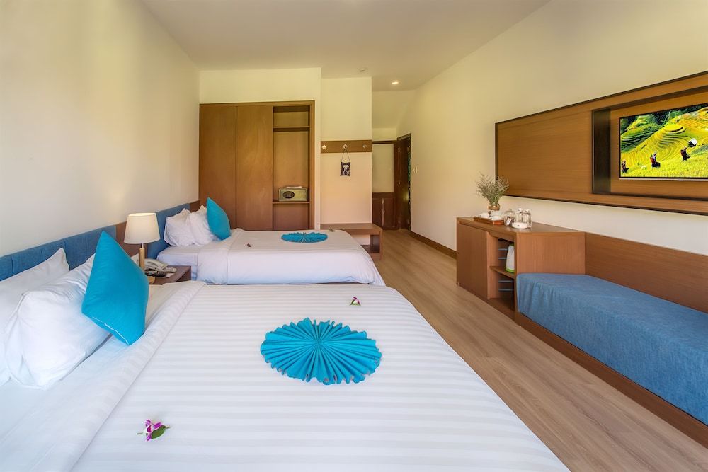 Tropical Beach Hoi An Resort Deluxe Twin Room, Garden View 4