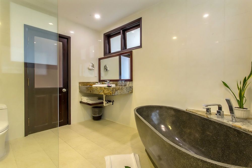 Tropical Beach Hoi An Resort Villa, 1 Bedroom, Ocean View 6