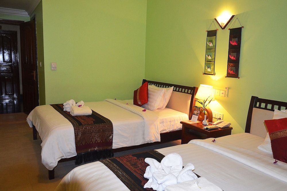 Parklane Hotel Deluxe Twin Room - Free Pick Up at Bus Station