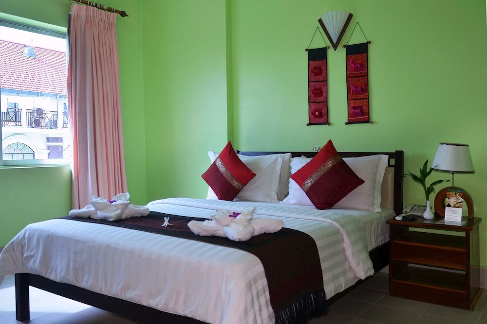 Deluxe Double Room - Free Pick Up at Bus Station