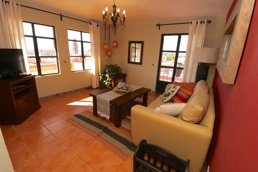 Casa Mia Suites Deluxe King Suite 14