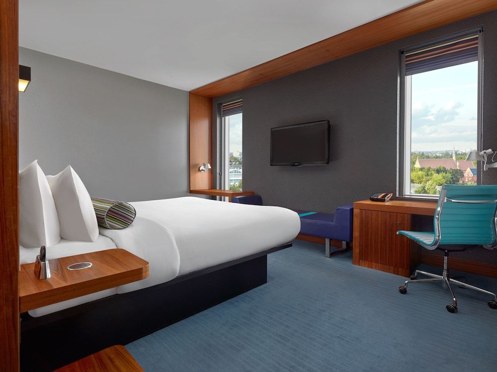 undefined Aloft London Excel 4