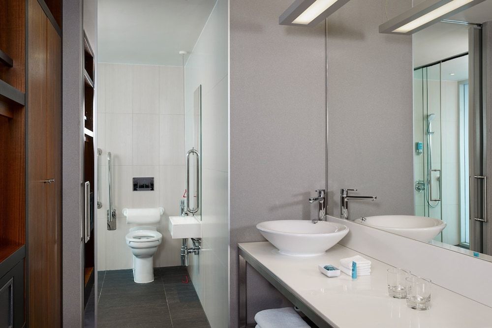 Aloft London Excel aloft, Room, 1 King Bed 7