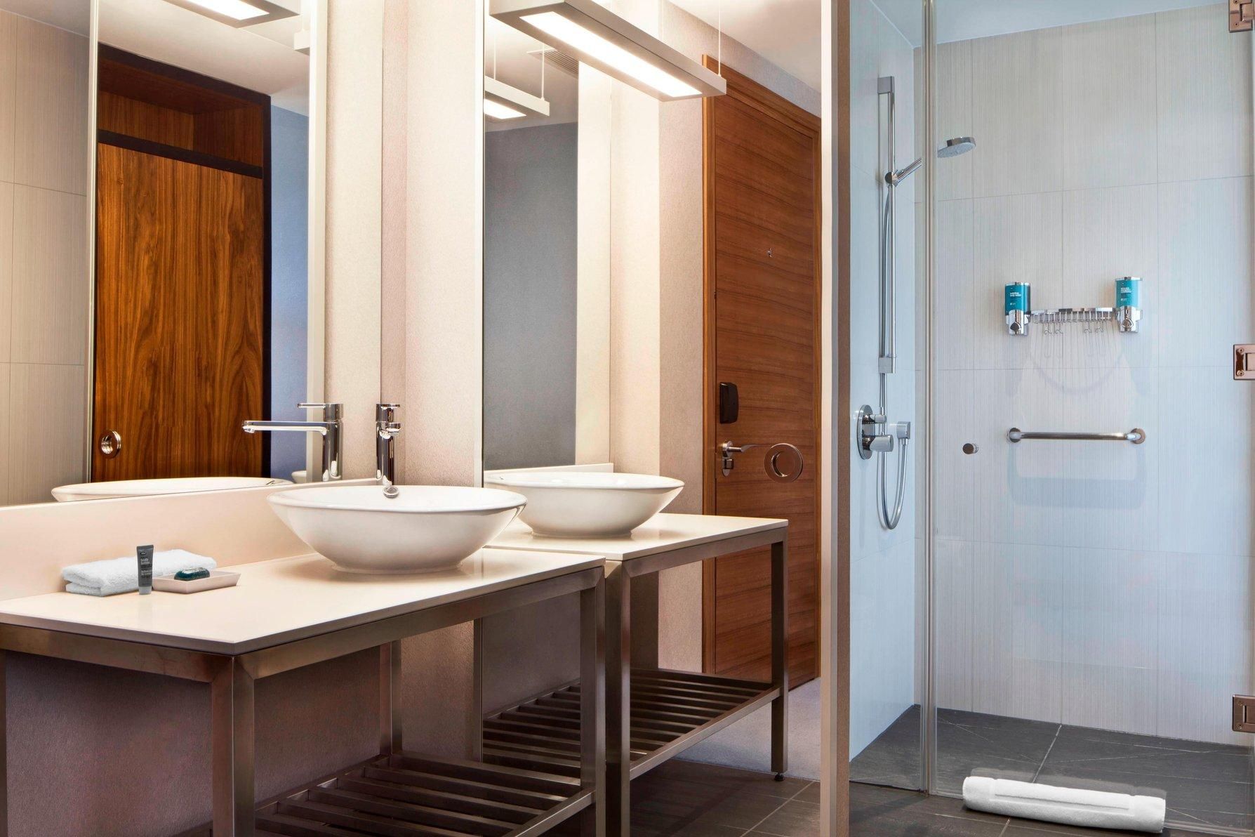 Savvy Suite, 1 Bedroom Executive Suite, 1 King, Sofa bed