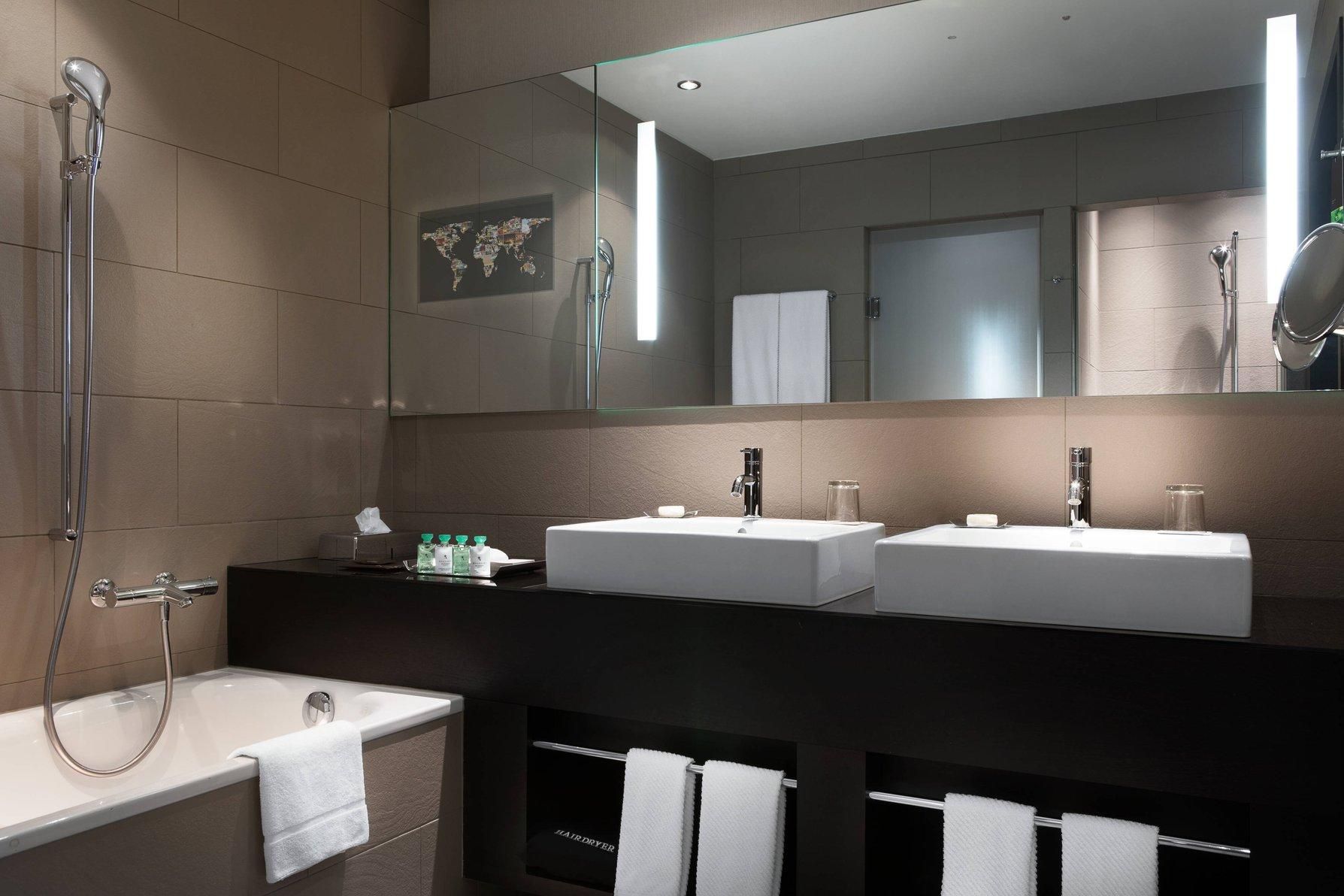 Grand Suite, Club lounge access, 1 Bedroom Larger Suite, 1 King, Sofa bed, Top floor