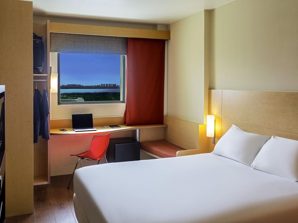 ibis Cancun Centro Double Room, 1 Double Bed 5