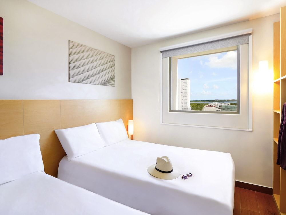 ibis Cancun Centro Double Room, 2 Twin Beds 5