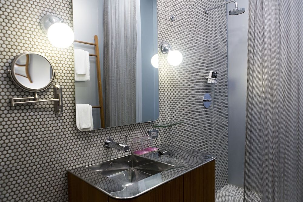 Dream Downtown, by Hyatt Room, 1 Queen Bed (Bronze) 3