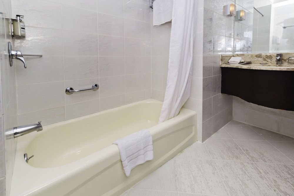 undefined City Garden Hotel Makati 10