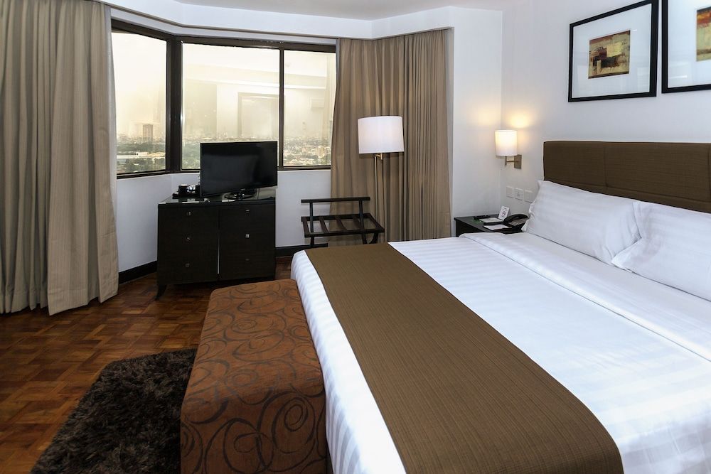 undefined City Garden Hotel Makati 4