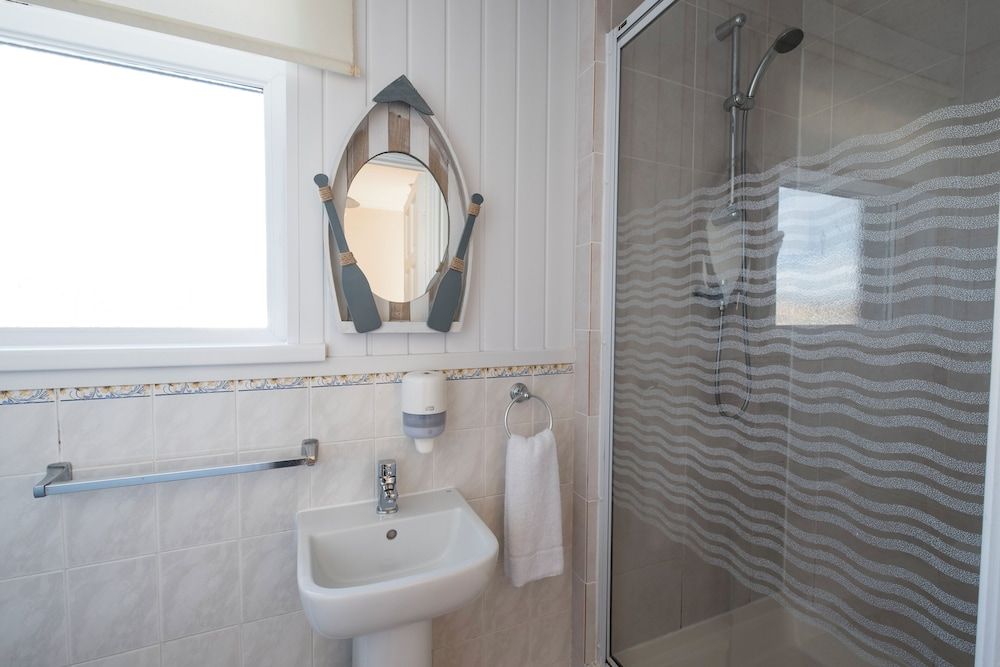 The Lugger Inn Quadruple Room, Sea View (Room 19) 6