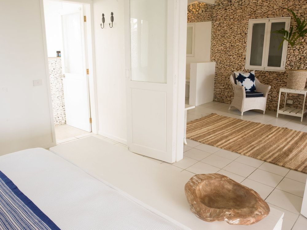 Tamanu on the Beach Coral Beachfront Villa 2