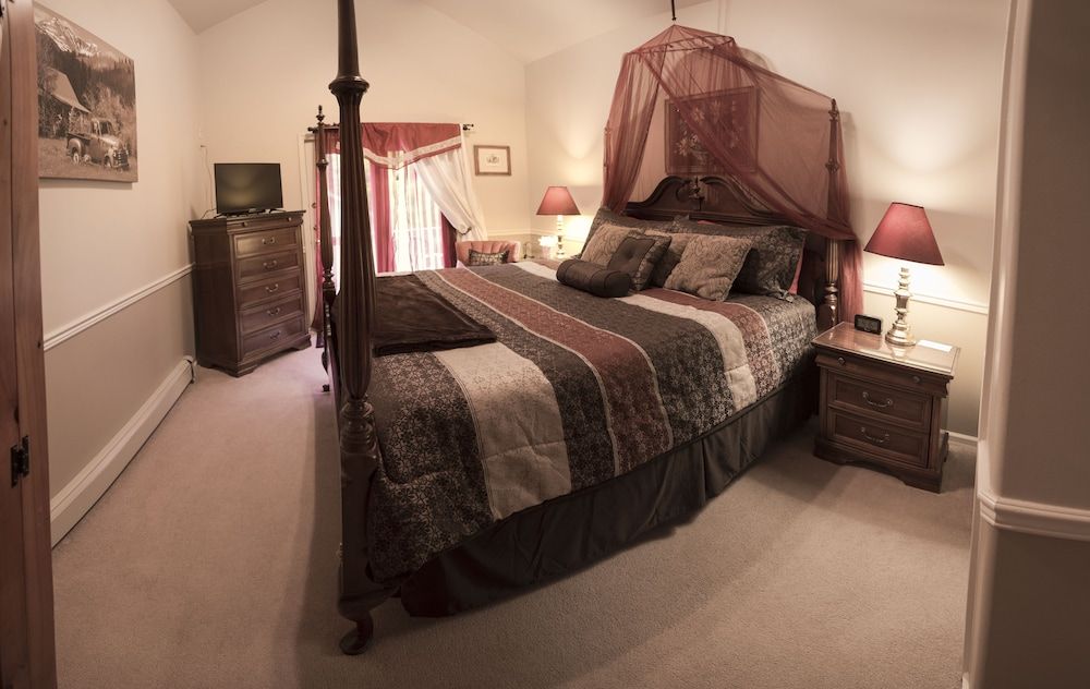 Black Bear Manor