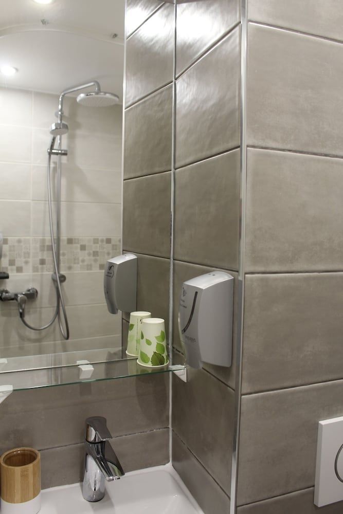 Brit Hotel La Bonne Etape Standard Double Room 5