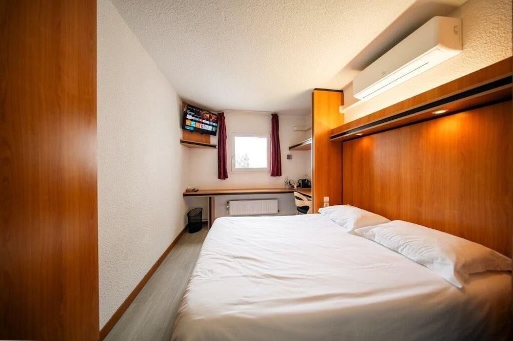 Brit Hotel La Bonne Etape Standard Double Room 2