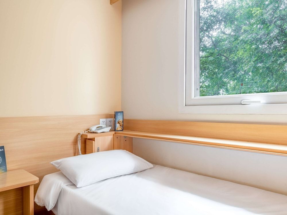 ibis Larco Miraflores Standard Room, Multiple Beds 2