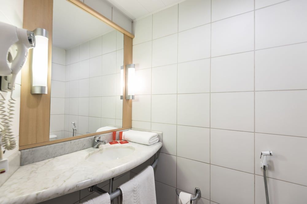 ibis Larco Miraflores Standard Room, Multiple Beds 4