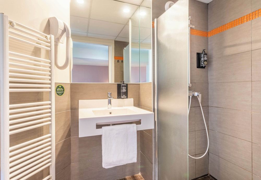 B&B HOTEL Marseille La Timone Twin Room, Non Smoking 8