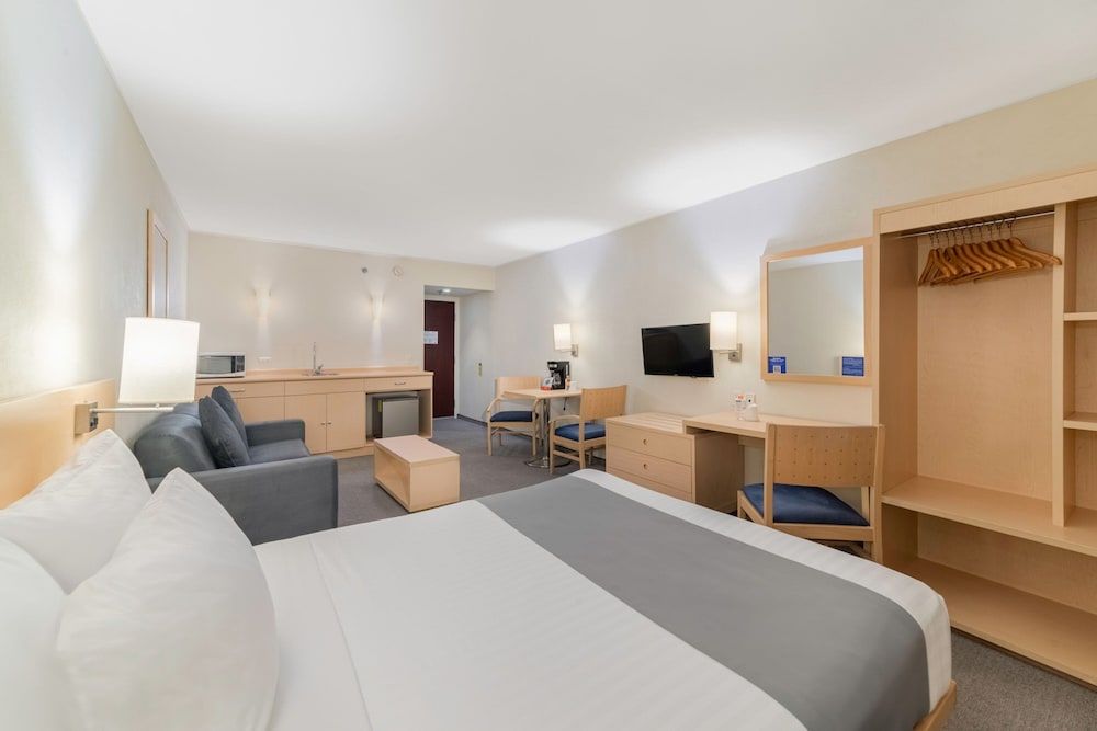 City Express by Marriott Nogales Suite, 1 Queen Bed with Sofa bed, Non Smoking 4