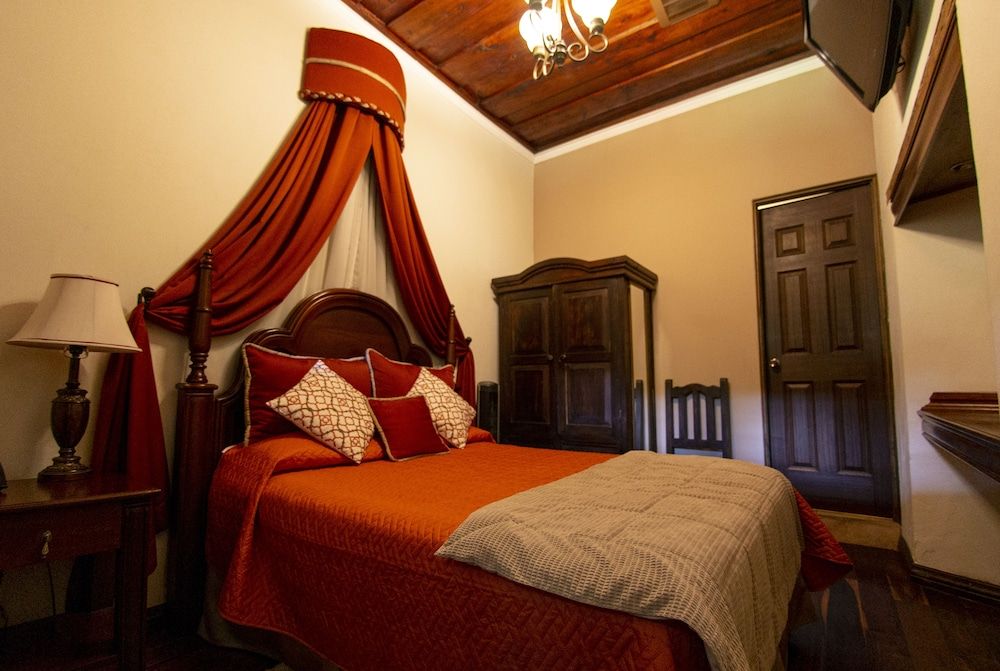 Standard Room, 1 Queen Bed
